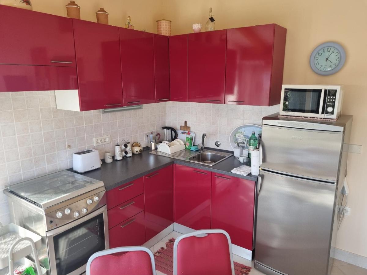 Greenview Apartment With Parking Ровинь Экстерьер фото
